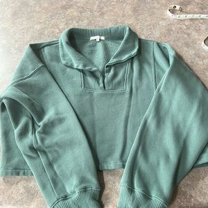 Women’s crop pull over sweatshirt, like new condition